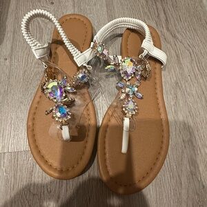 Elegant White Sandals with Crystal Embellishments